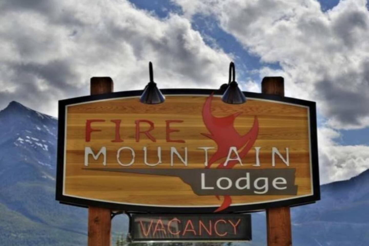Fire Mountain Two Bedroom Condo Канмор Екстериор снимка